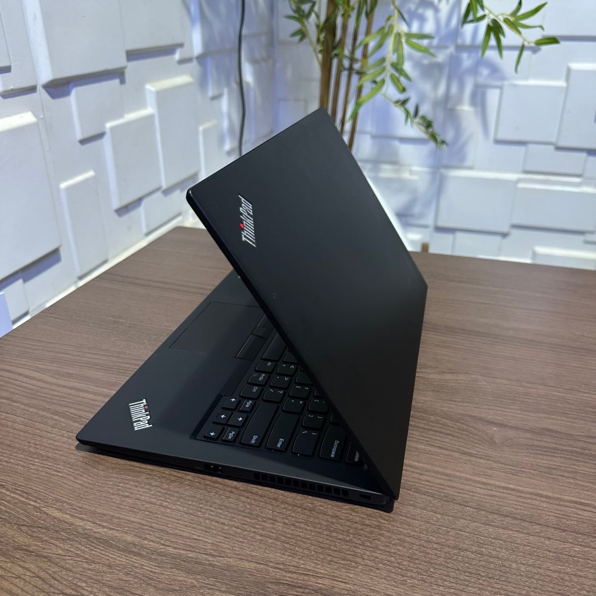 Lenovo ThinkPad T480s - 7th Gen. Intel Core i5 - 256GB SSD - 8GB RAM