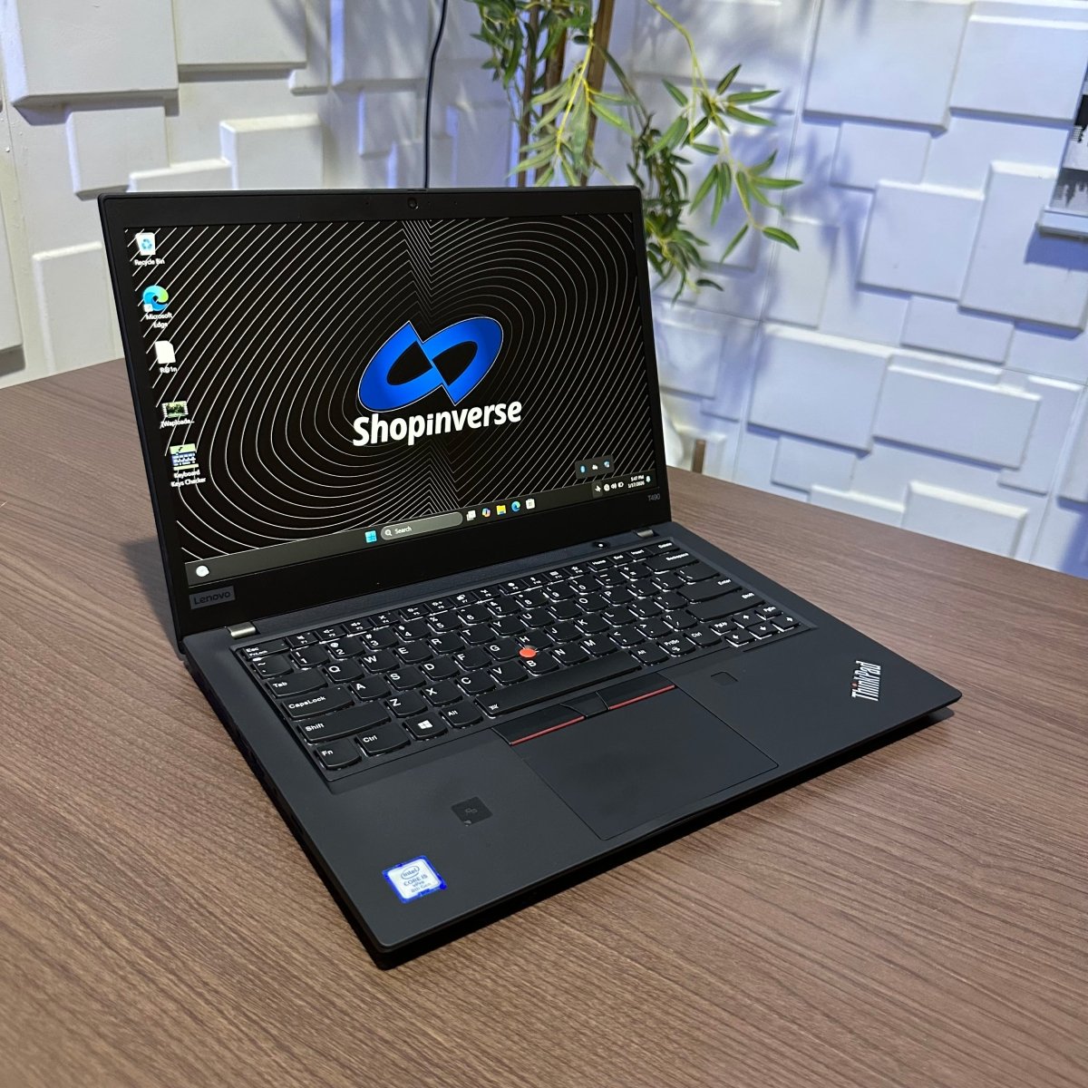 Lenovo ThinkPad T490 - 8th Gen. Intel Core i5 - 256GB SSD - 16GB RAM - Keyboard Light