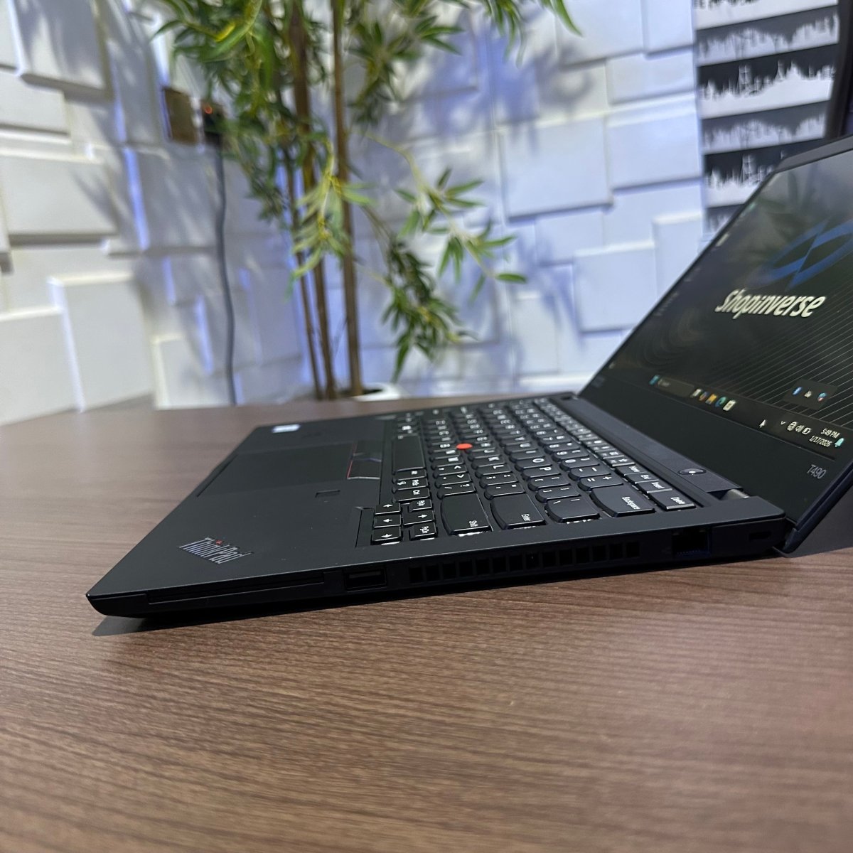 Lenovo ThinkPad T490 - 8th Gen. Intel Core i5 - 256GB SSD - 16GB RAM - Keyboard Light