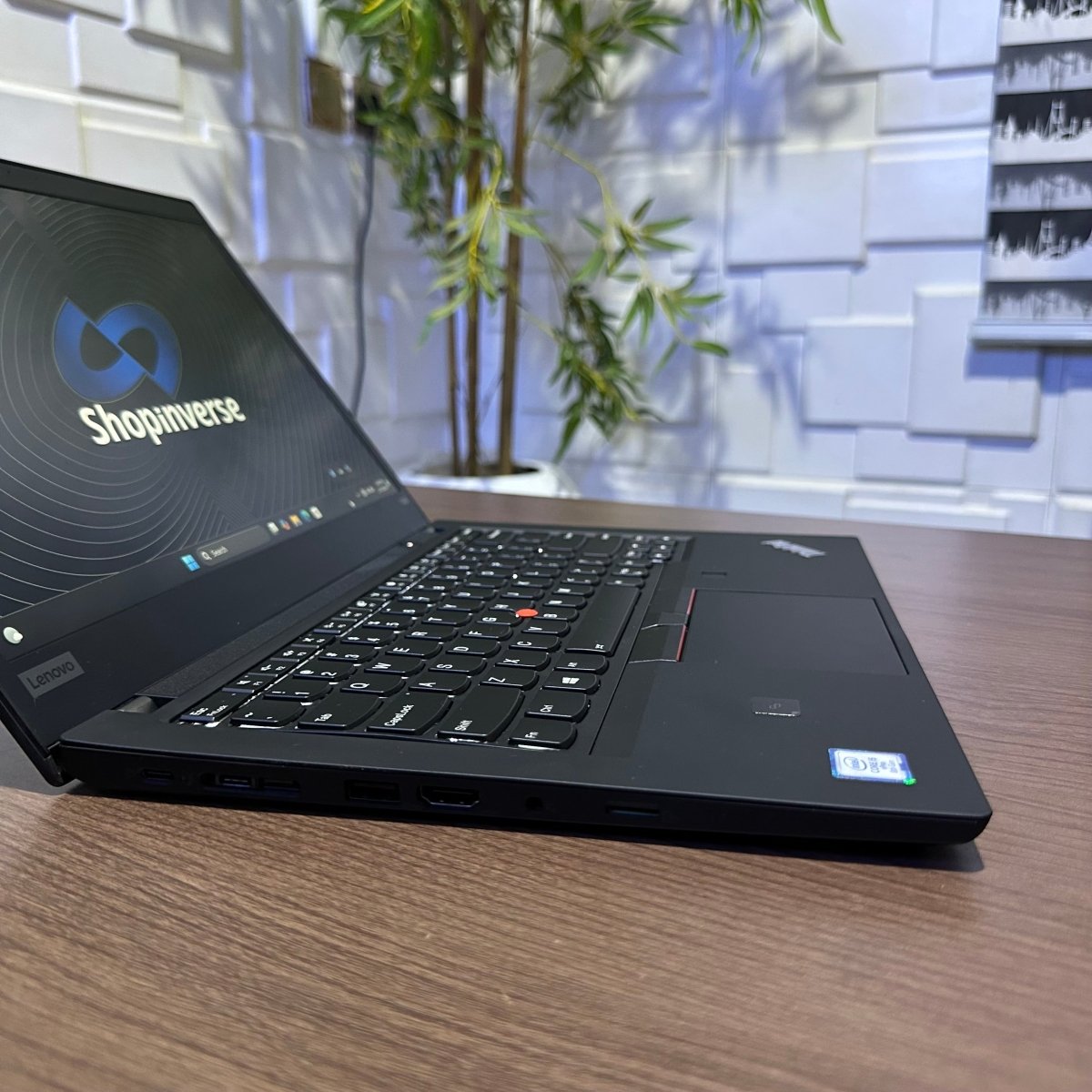 Lenovo ThinkPad T490 - 8th Gen. Intel Core i5 - 256GB SSD - 16GB RAM - Keyboard Light