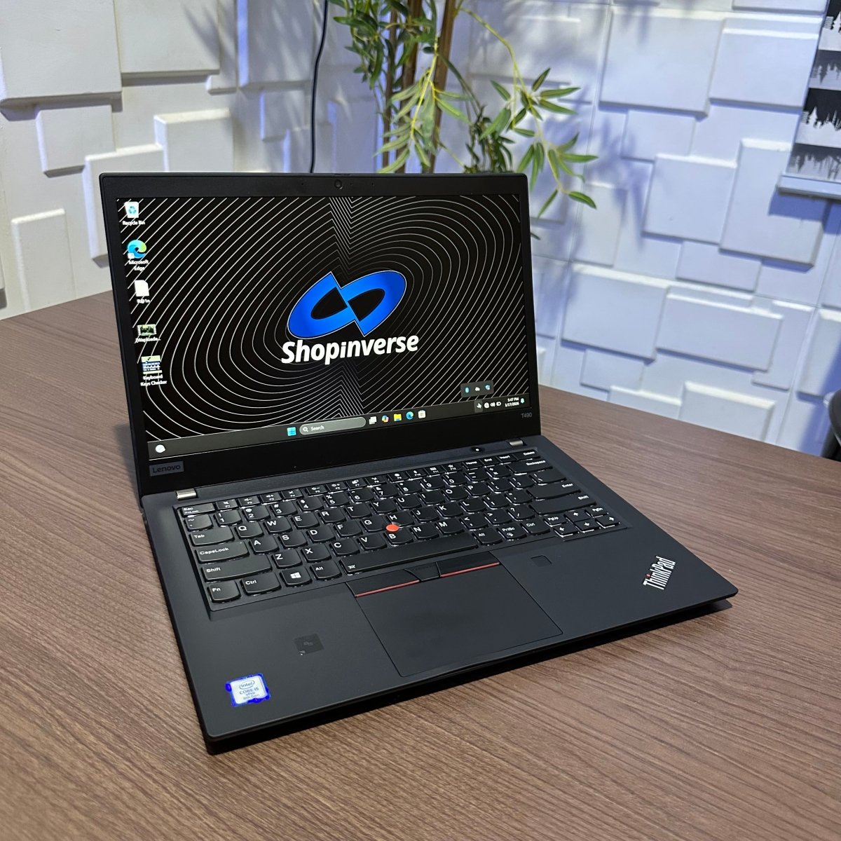 Lenovo ThinkPad T490 - 8th Gen. Intel Core i5 - 256GB SSD - 16GB RAM - Keyboard Light