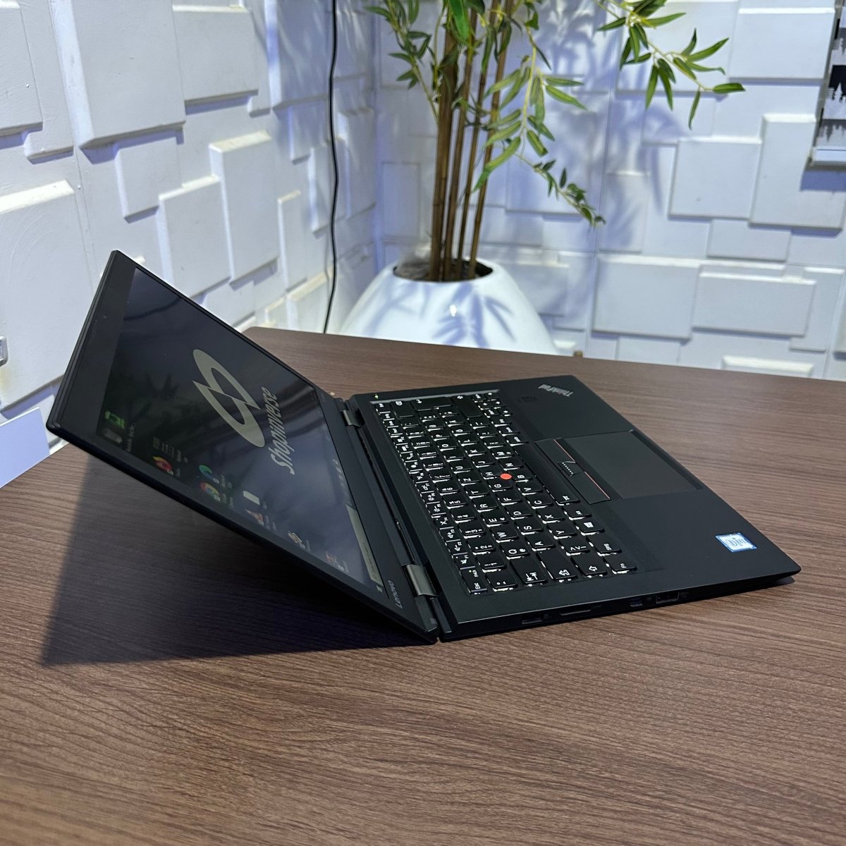 Lenovo ThinkPad X1 Carbon - 6th Gen. Intel Core i5 - 256GB SSD - 8GB RAM - Keyboard Light