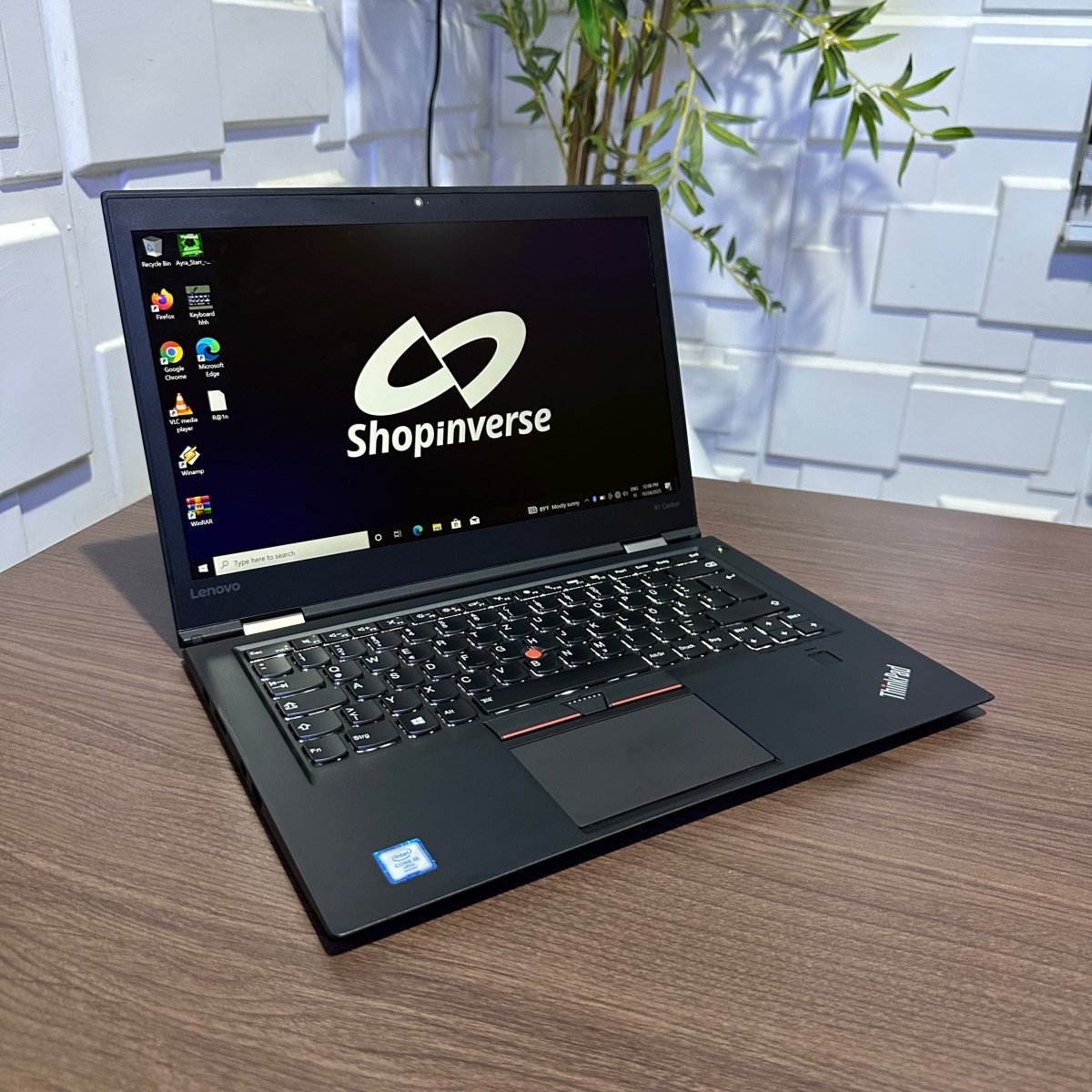 Lenovo ThinkPad X1 Carbon - 6th Gen. Intel Core i5 - 256GB SSD - 8GB RAM - Keyboard Light