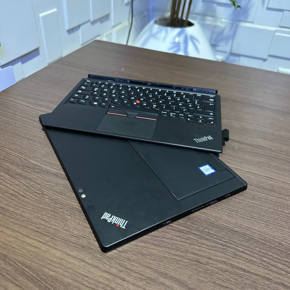 Lenovo ThinkPad X1 Tablet - 7th Gen. Intel Core i5 - 256GB SSD - 8GB RAM - Keyboard Light - Touchscreen