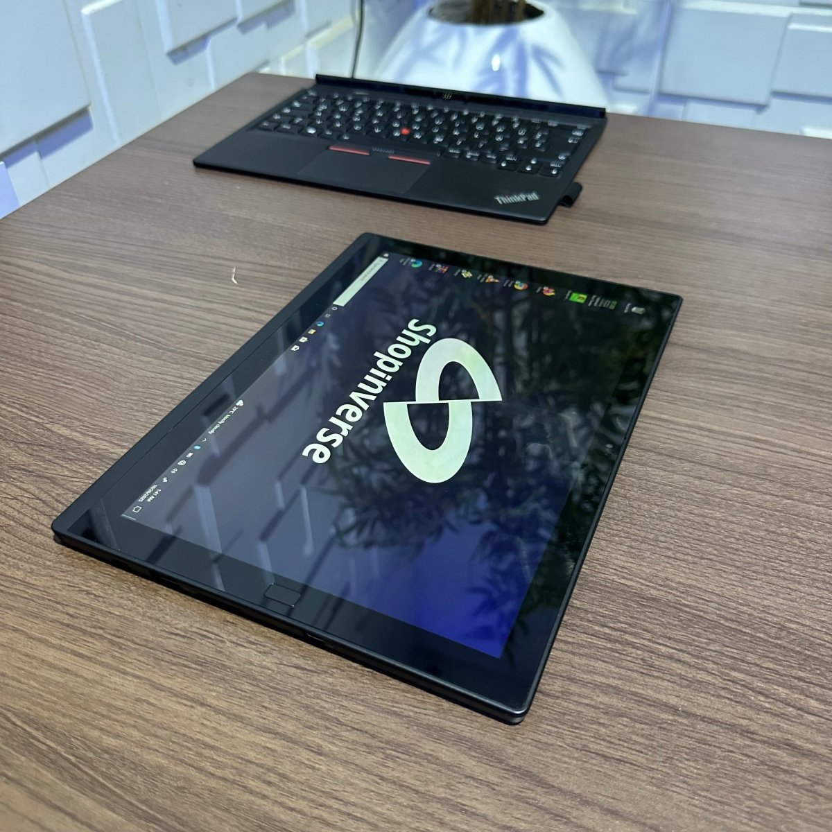 Lenovo ThinkPad X1 Tablet - 7th Gen. Intel Core i5 - 256GB SSD - 8GB RAM - Keyboard Light - Touchscreen