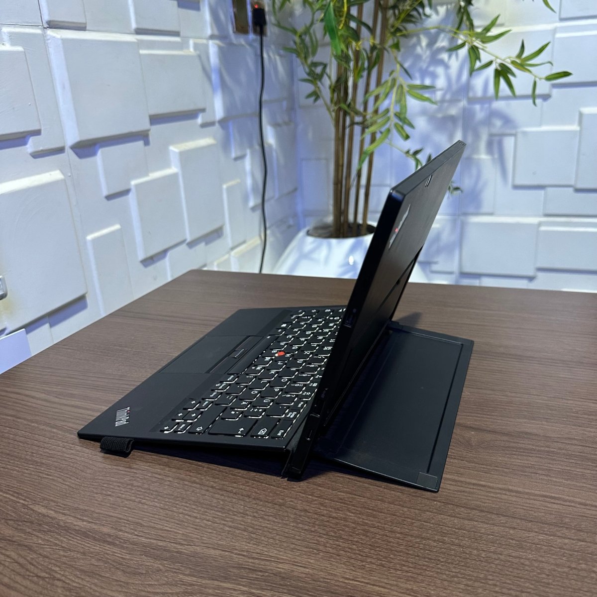 Lenovo ThinkPad X1 Tablet - 7th Gen. Intel Core i5 - 256GB SSD - 8GB RAM - Keyboard Light - Touchscreen