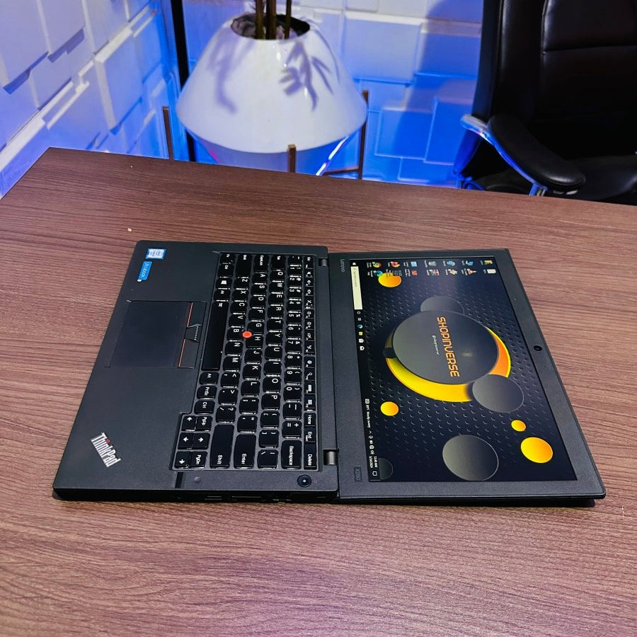 Lenovo ThinkPad X260 - 6th Gen. Intel Core i5 - 256GB SSD - 8GB RAM - Keyboard Light - 2 Batteries