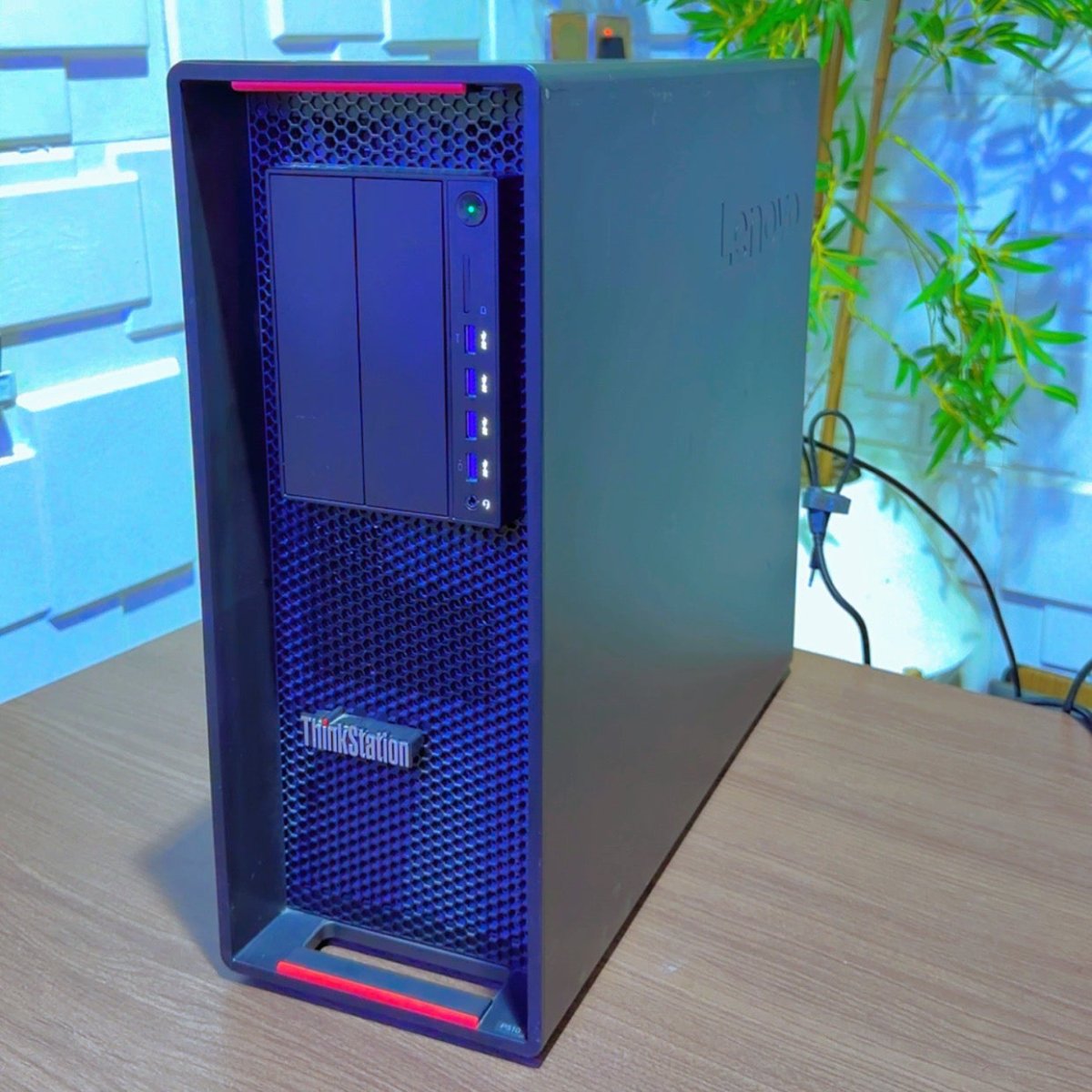 Lenovo ThinkStation P510 Desktop CPU - Intel Xeon E5 - 1620 v4 - 2TB HDD - 16GB RAM - 1GB Nvidia