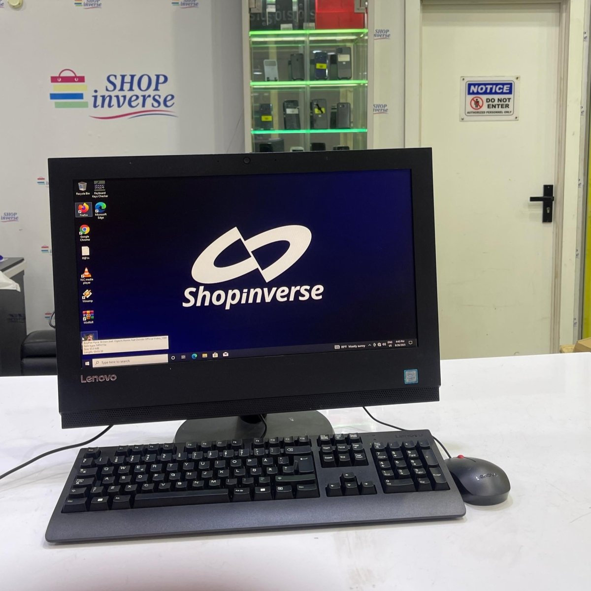 Lenovo V310z All - in - One - 7th Gen. Intel Core i3 - 1TB HDD - 8GB RAM
