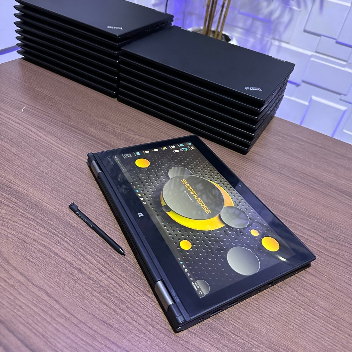 Lenovo Yoga 260 2 - in - 1 Laptop - 6th Gen. Intel Core i5 - 128GB SSD - 8GB RAM - Touchscreen - Keyboard Light