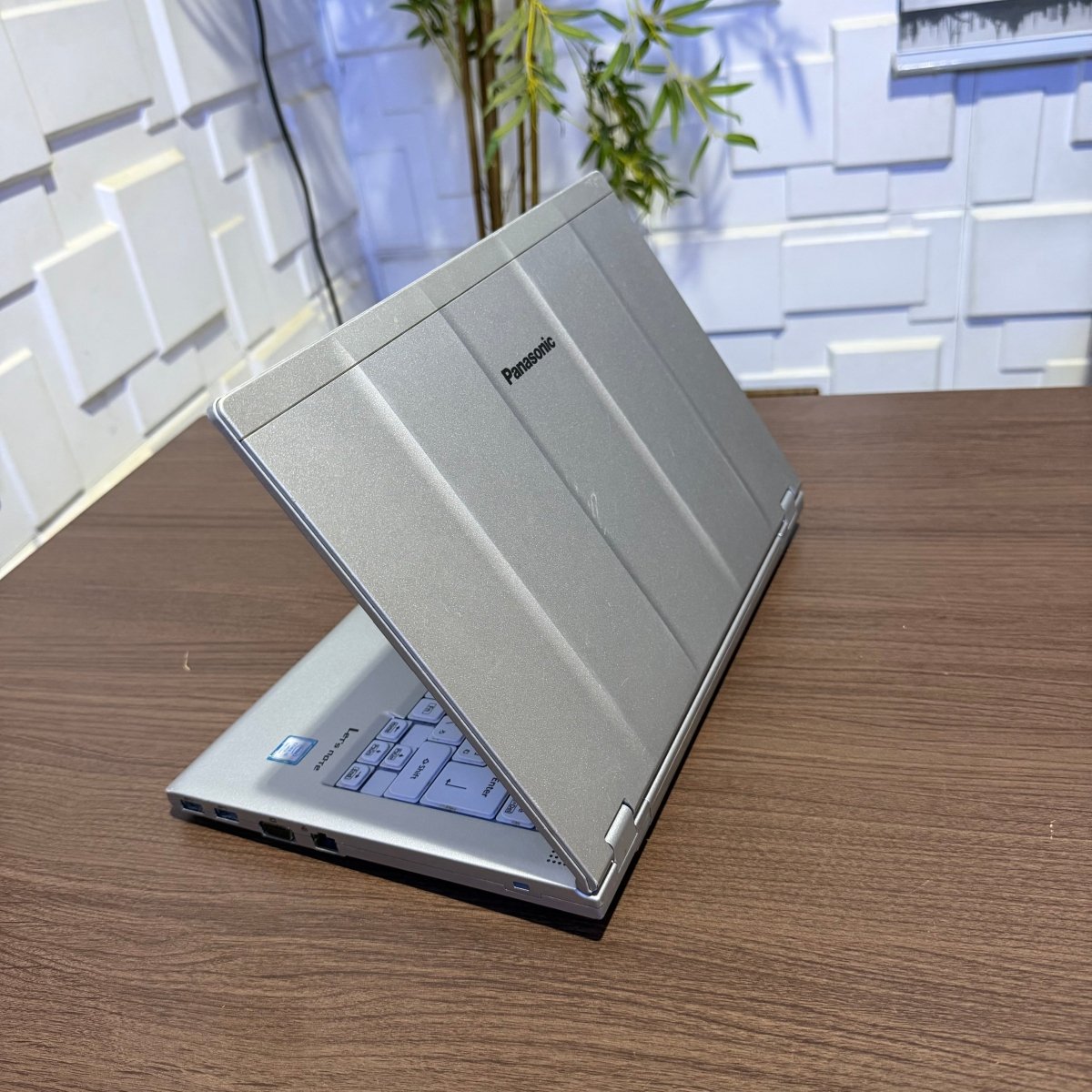 Panasonic CF - LV - 8th Gen Intel Core i5 - 256GB SSD - 8GB RAM