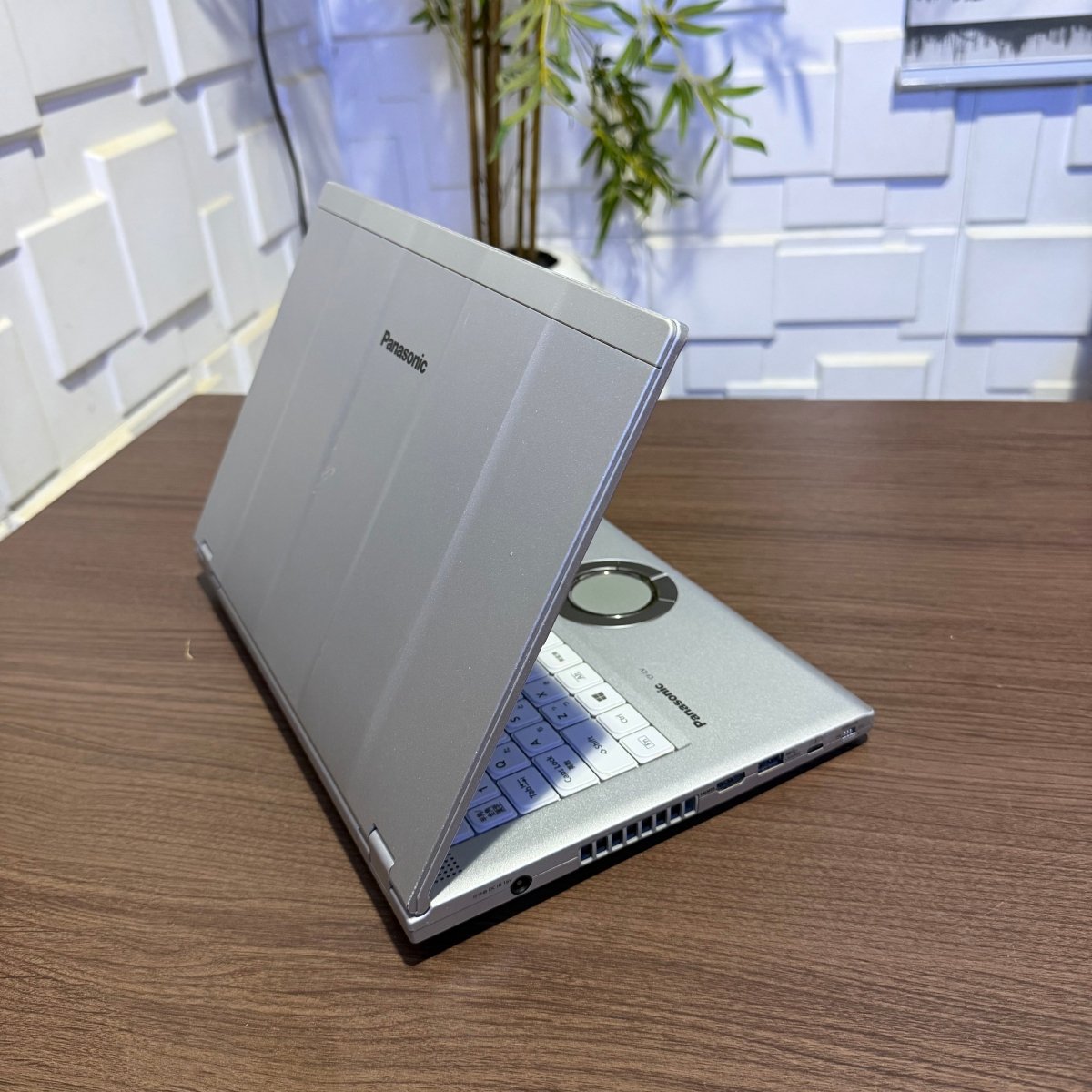 Panasonic CF - LV - 8th Gen Intel Core i5 - 256GB SSD - 8GB RAM