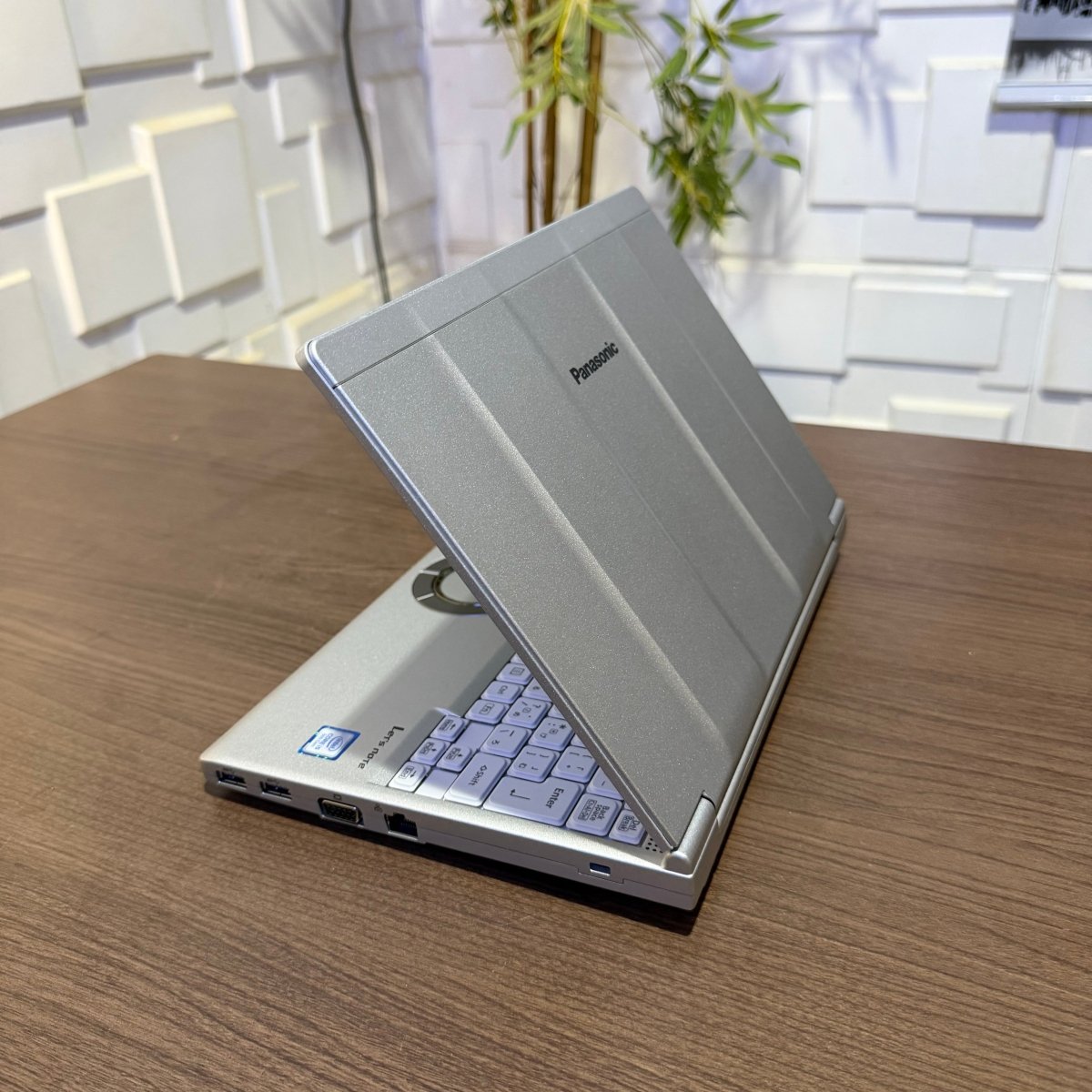 Panasonic CF - SV - 8th Gen Intel Core i5 - 256GB SSD - 8GB RAM