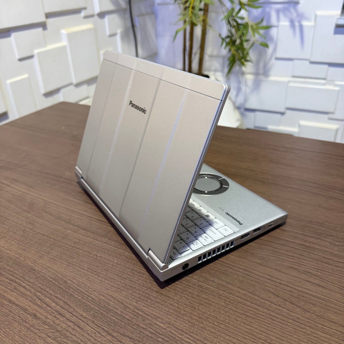 Panasonic CF - SV - 8th Gen Intel Core i5 - 256GB SSD - 8GB RAM