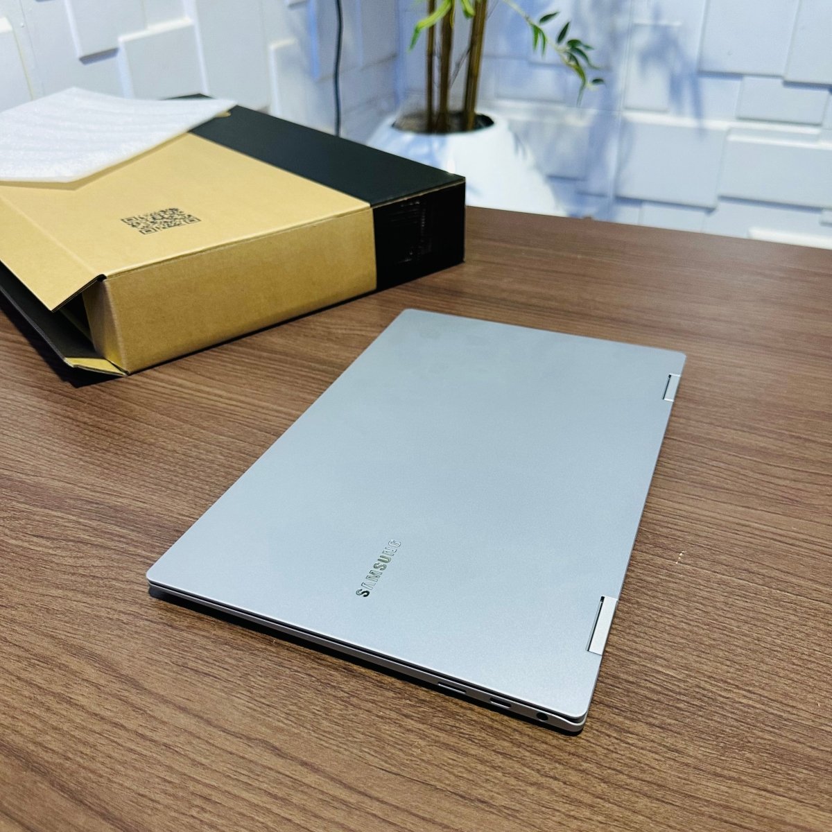 Samsung Galaxy Book 2 Pro 360 - 12th Gen. Intel Core i7 - 512GB SSD - 16GB RAM - Keyboard Light - Touchscreen