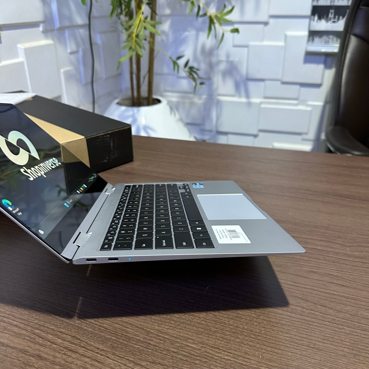 Samsung Galaxy Book 2 Pro 360 - 12th Gen. Intel Core i7 - 512GB SSD - 16GB RAM - Keyboard Light - Touchscreen