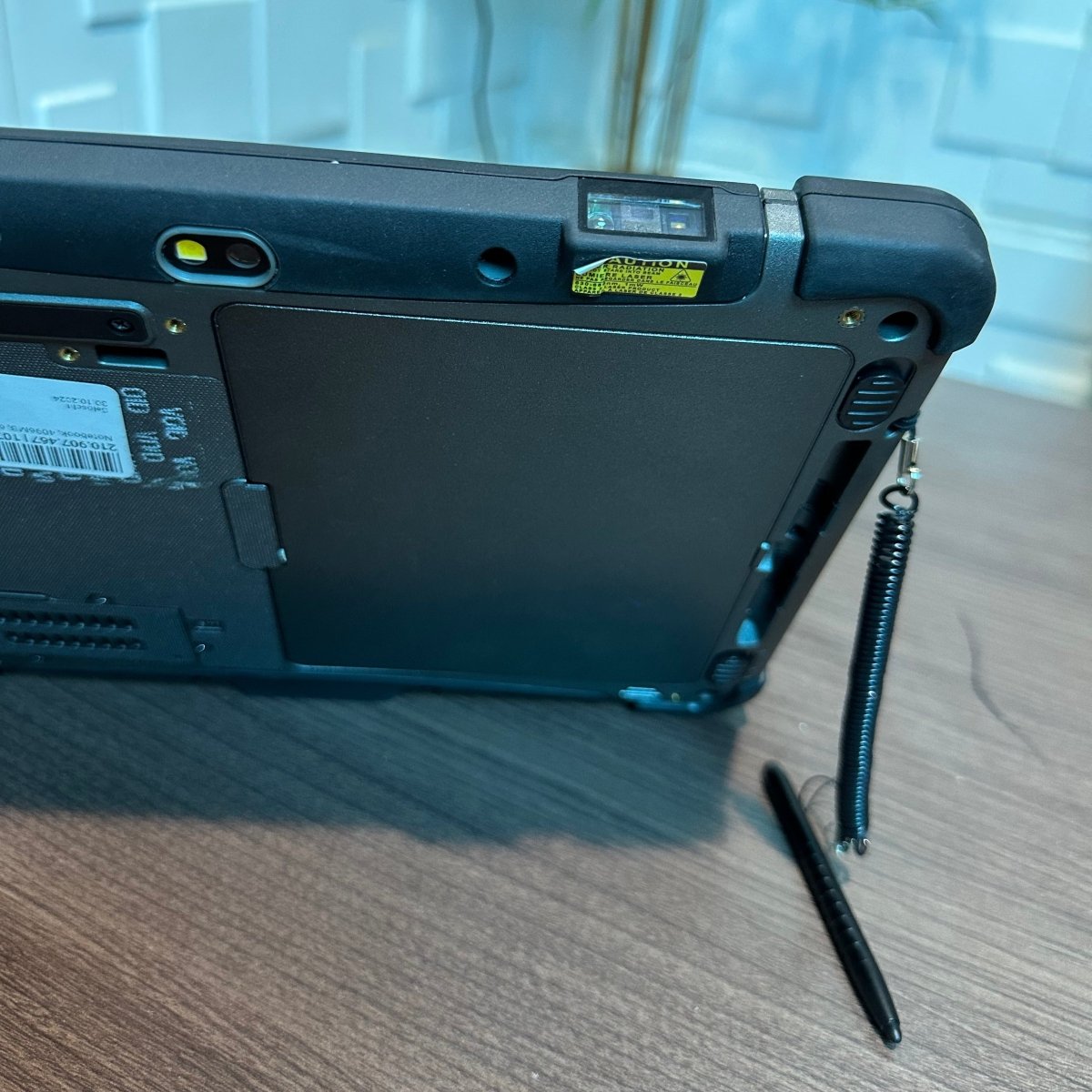 Winmate Rugged Tablet PC - Intel Celeron N2930 - 256GB SSD - 8GB RAM - Barcode Reader