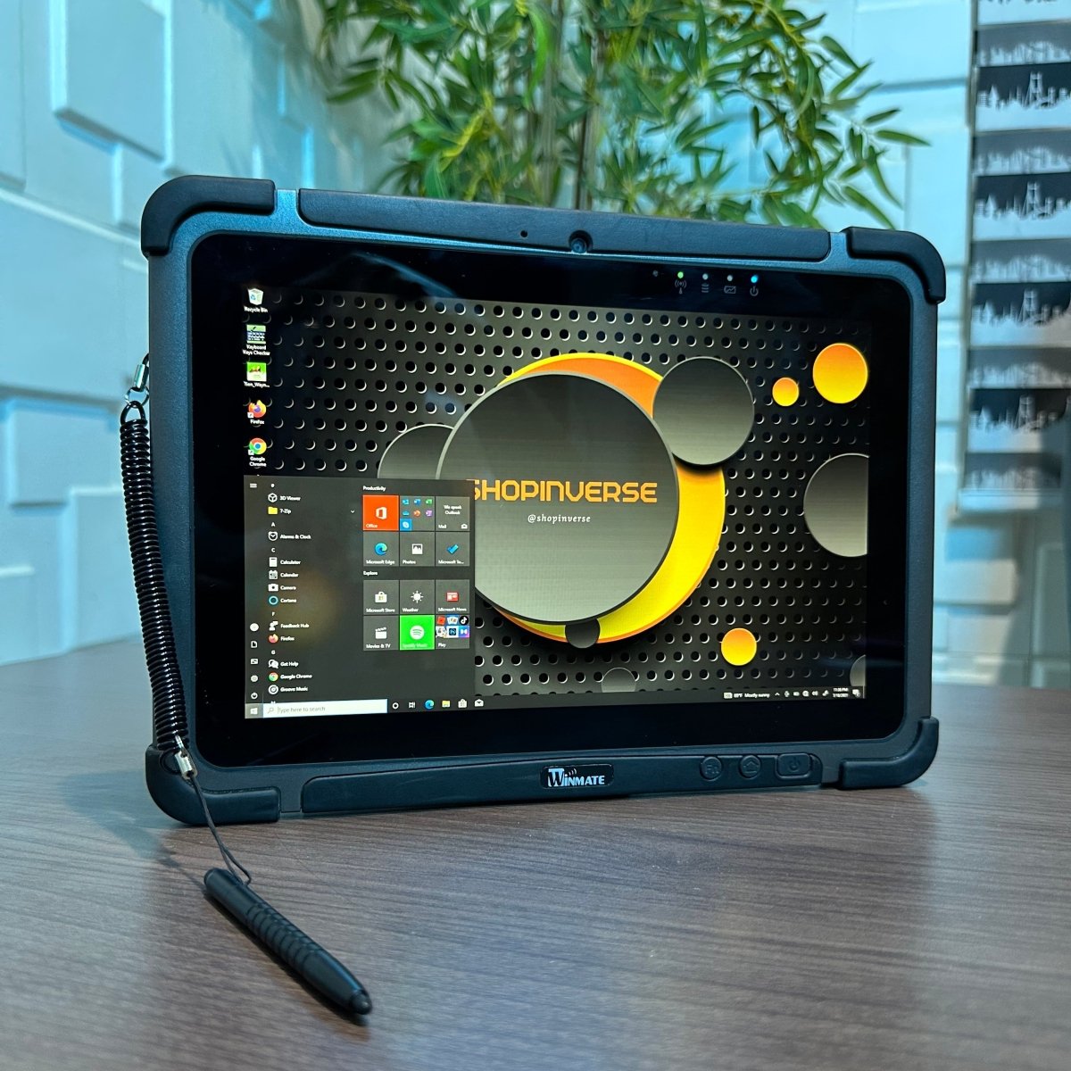 Winmate Rugged Tablet PC - Intel Celeron N2930 - 256GB SSD - 8GB RAM - Barcode Reader