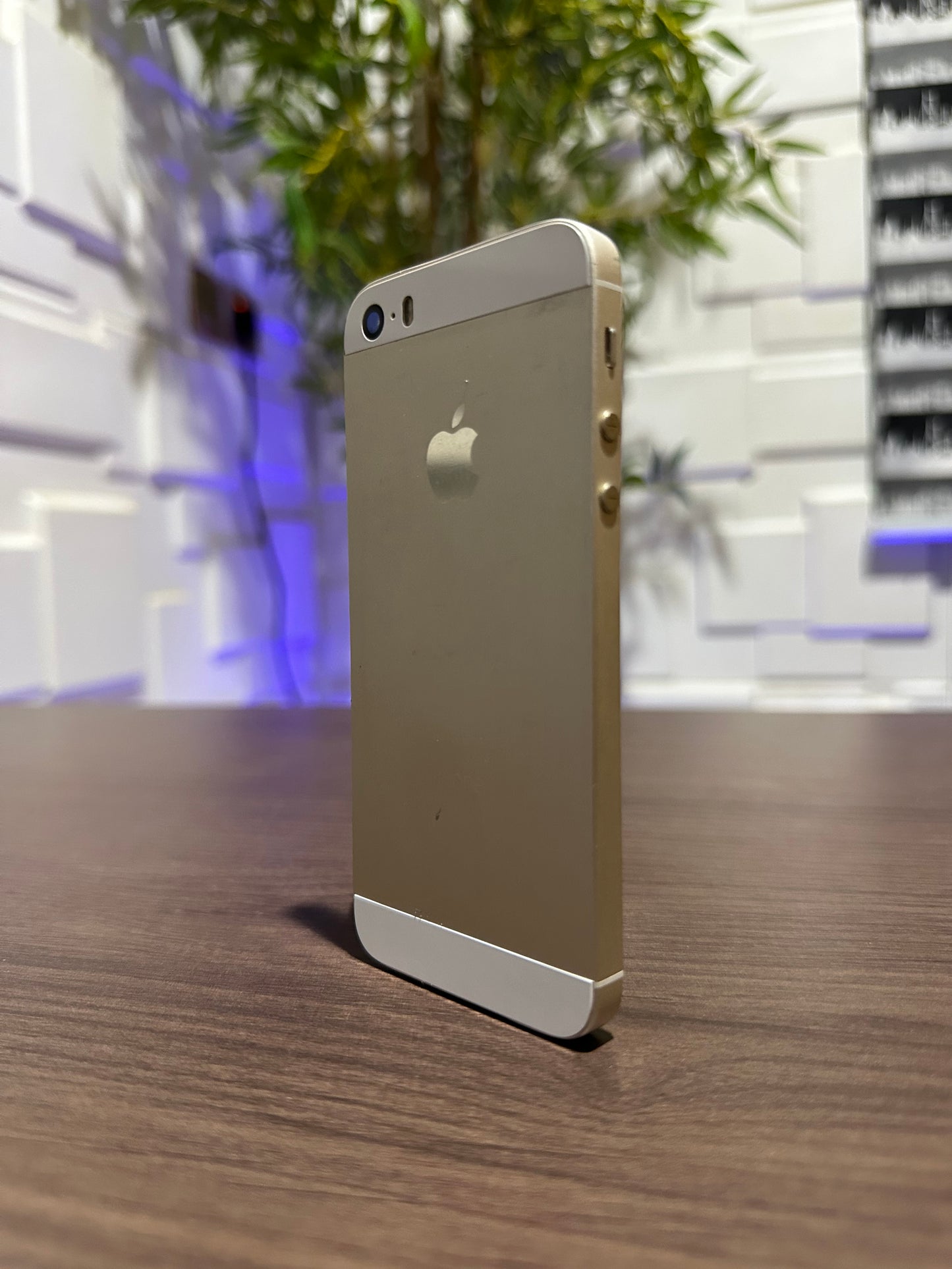 16GB Apple iPhone 5s - Gold