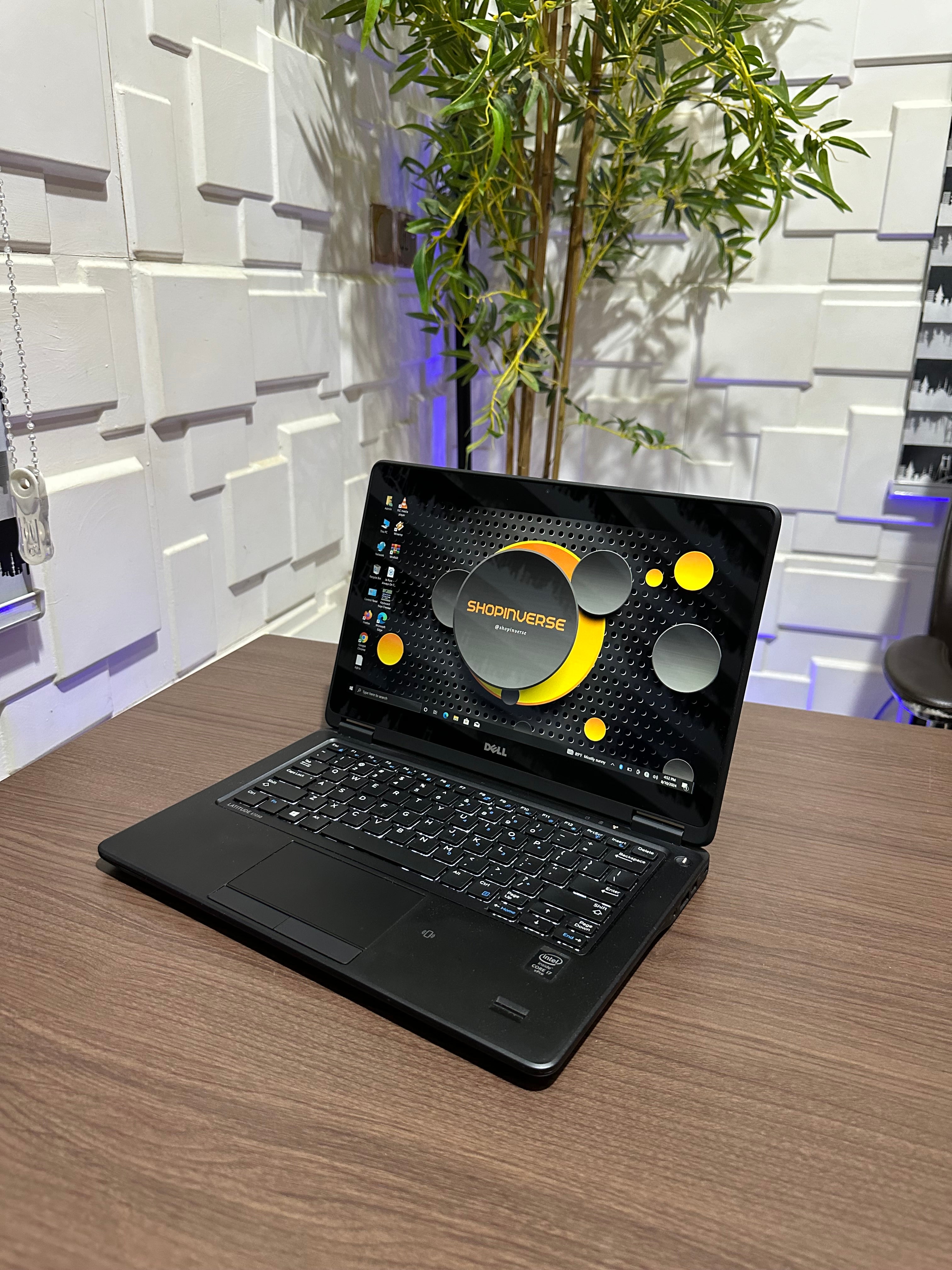 Dell Latitude E7250 - Intel Core i5 - 256GB SSD - 8GB RAM - Touchscreen - (Minor body scratch)