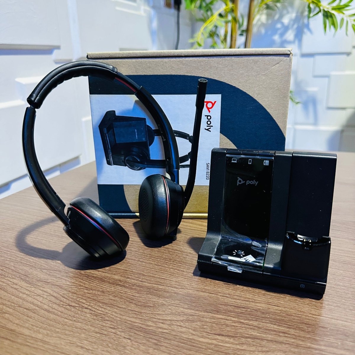 Poly Savi 8220 Office Wireless Dect Headset