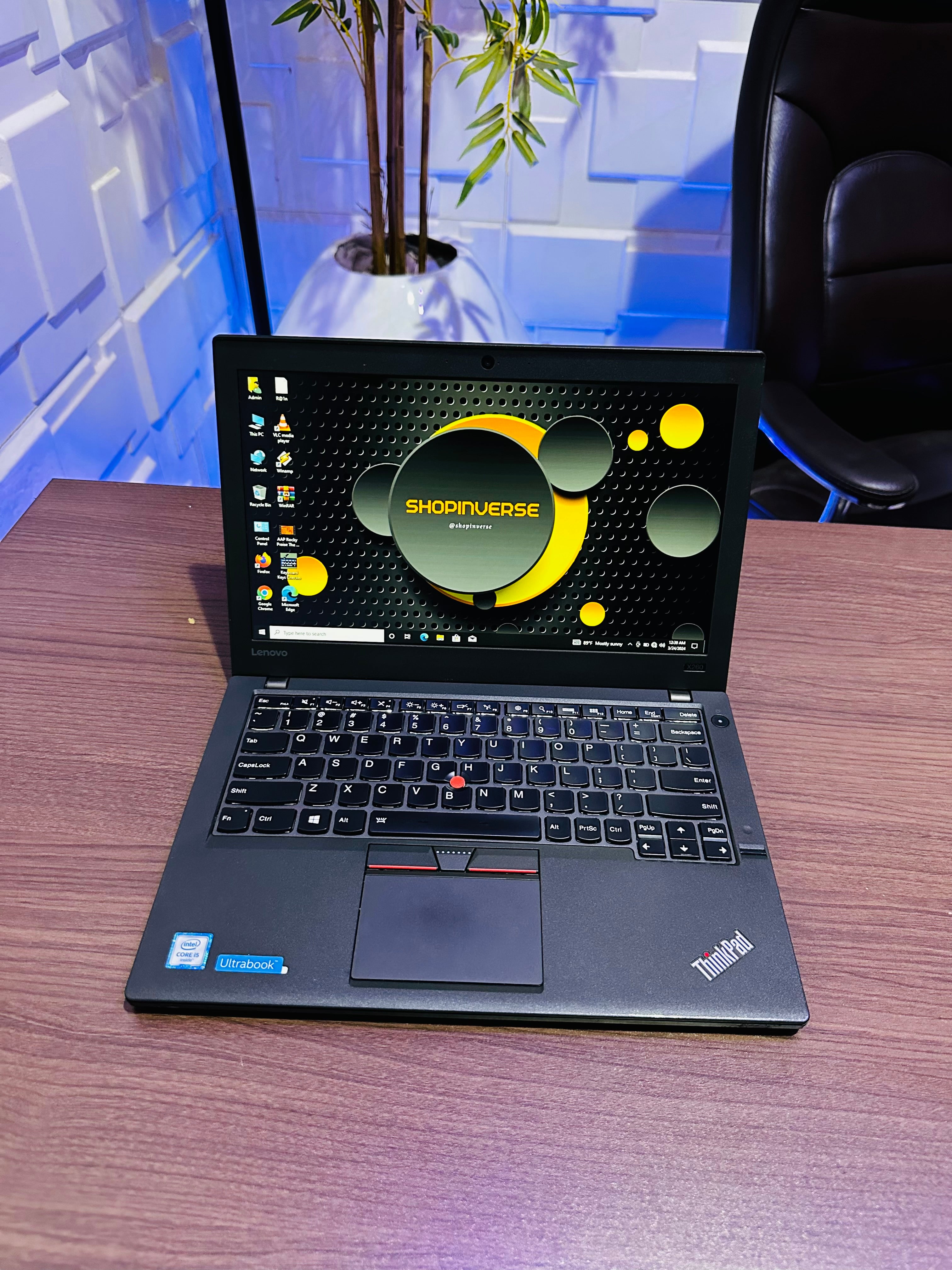 Lenovo ThinkPad X260 - 6th Gen. Intel Core i5 - 256GB SSD - 8GB RAM - Keyboard Light - 2 Batteries