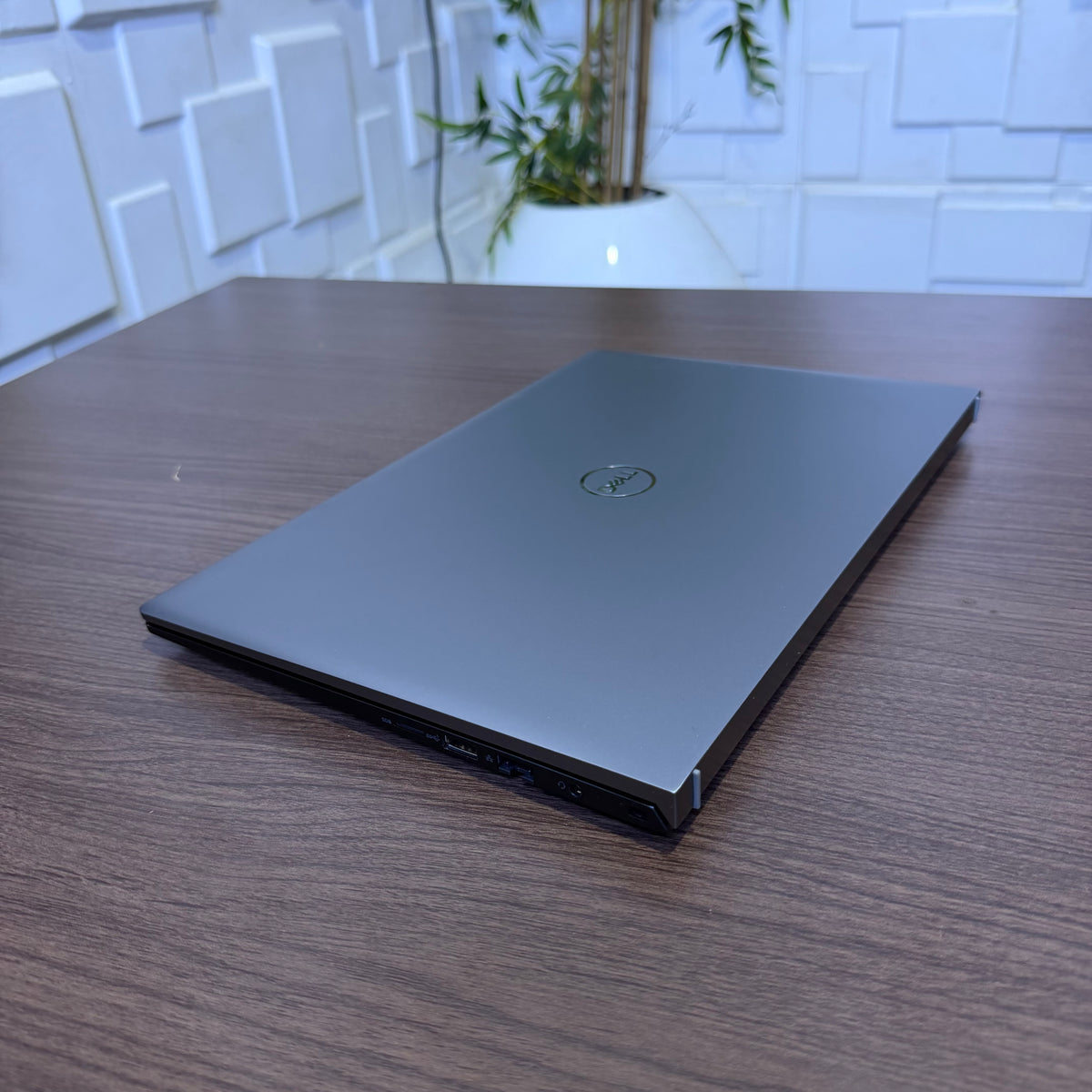 Dell Vostro 14 5410 | 11th Gen Core i5 | 8GB RAM | 256GB SSD | Full HD | Backlit Keyboard