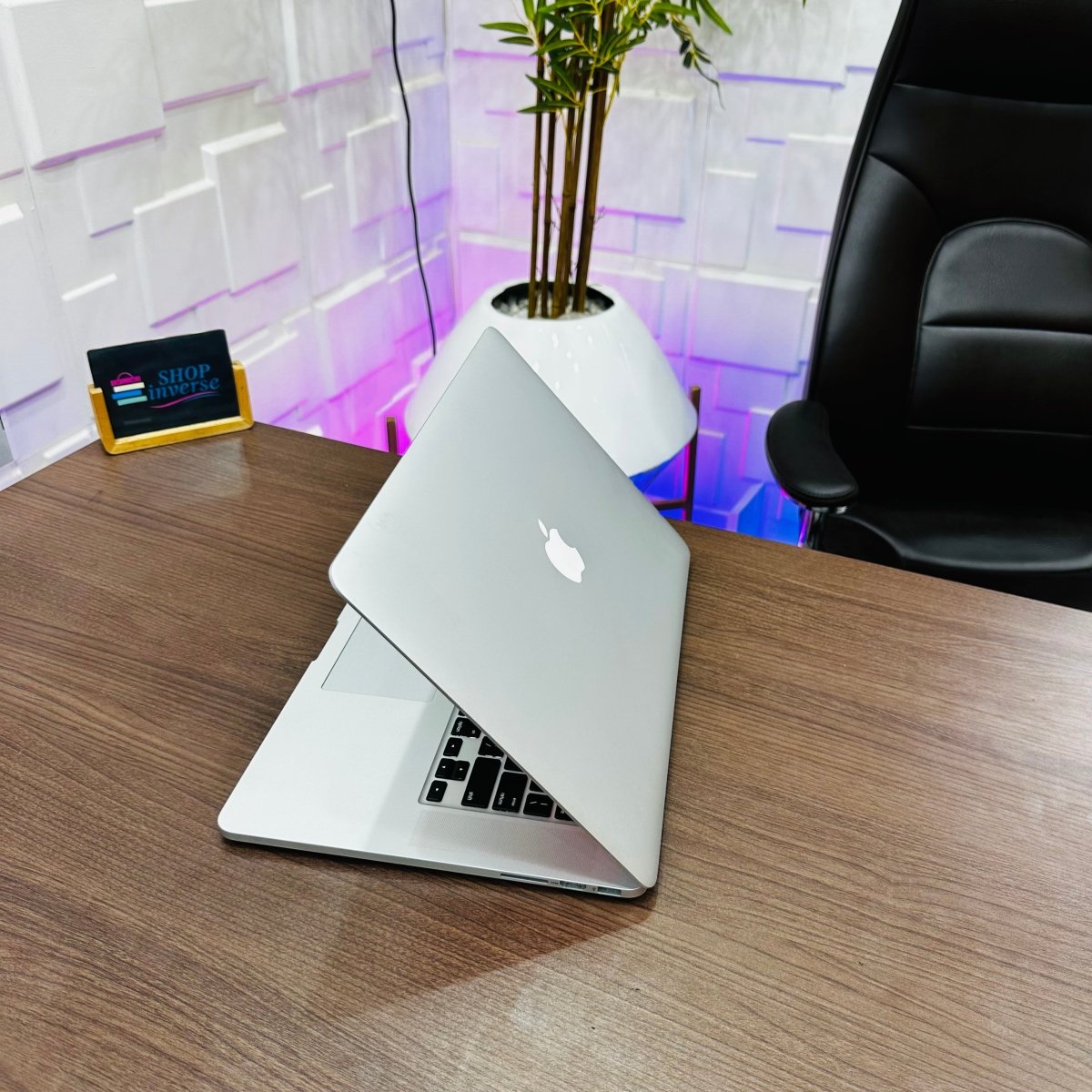 15 - inch Apple MacBook Pro Retina 2015 - Intel Core i7 - 256GB SSD - 16GB RAM - Keyboard Light