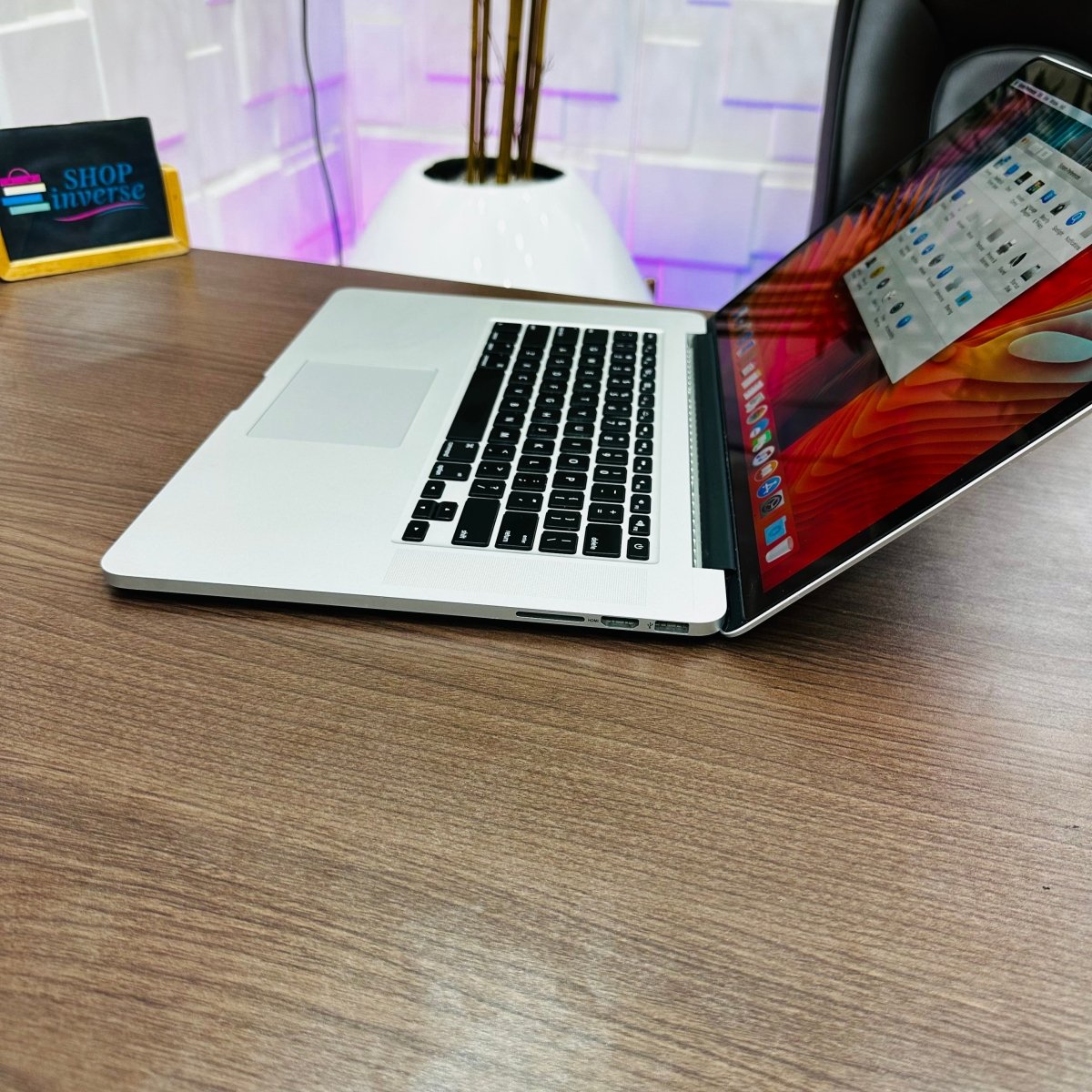 15 - inch Apple MacBook Pro Retina 2015 - Intel Core i7 - 256GB SSD - 16GB RAM - Keyboard Light