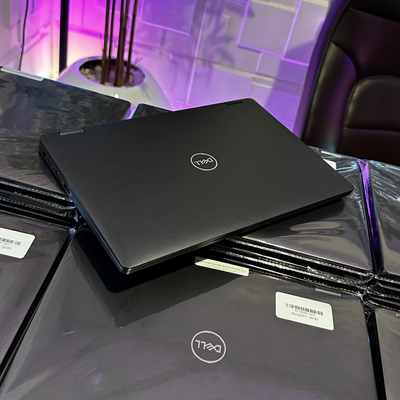 Dell Latitude 5300 2 - in - 1 - 8th Gen. Intel Core i7 - 256GB SSD - 8GB RAM - Touchscreen - Keyboard Light