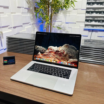16 - inch Apple MacBook Pro 2019 - Intel Core i7 - 1TB SSD - 32GB RAM - 4GB Dedicated Graphics - Touch ID - Touch Bar - Keyboard Light