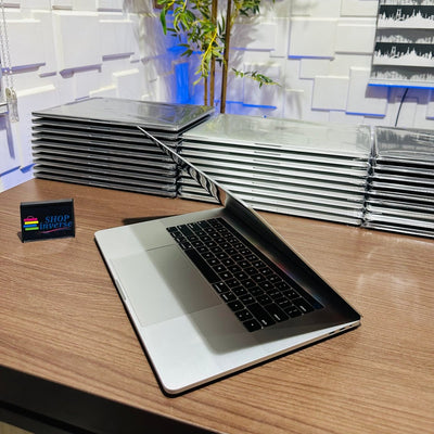 16 - inch Apple MacBook Pro 2019 - Intel Core i7 - 500GB SSD - 16GB RAM - 4GB Dedicated Graphics - Touch ID - Touch Bar - Keyboard Light