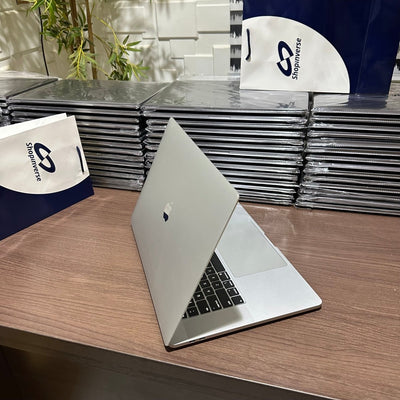 16 - inch Apple MacBook Pro 2019 - Intel Core i7 - 500GB SSD - 32GB RAM - 4GB Dedicated Graphics - Touch ID - Touch Bar - Keyboard Light