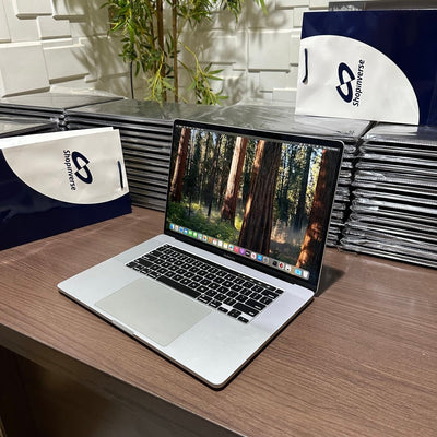 16 - inch Apple MacBook Pro 2019 - Intel Core i7 - 500GB SSD - 32GB RAM - 4GB Dedicated Graphics - Touch ID - Touch Bar - Keyboard Light