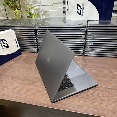 16 - inch Apple MacBook Pro 2019 - Intel Core i9 - 1TB SSD - 16GB RAM - 4GB Dedicated Graphics - Touch ID - Touch Bar - Keyboard Light