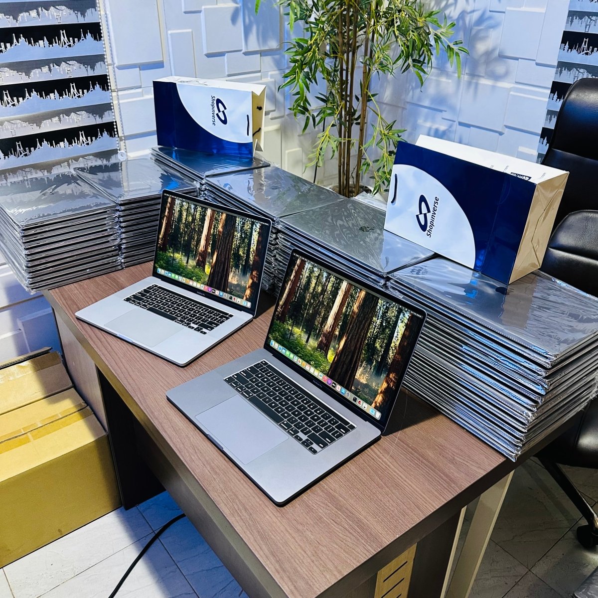 16 - inch Apple MacBook Pro 2019 - Intel Core i9 - 500GB SSD - 32GB RAM - 4GB Dedicated Graphics - Touch ID - Touch Bar - Keyboard Light - (Minor body dent)