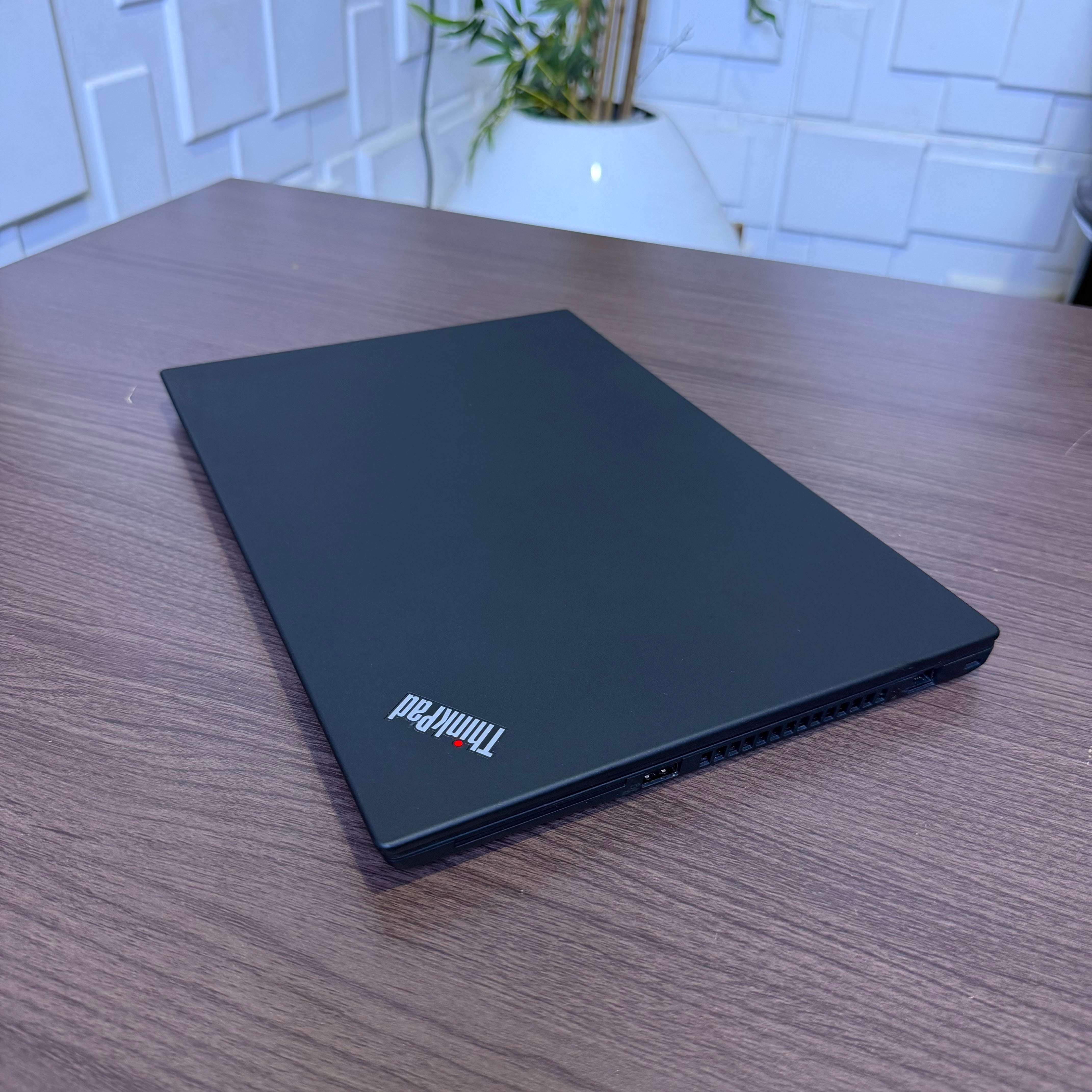 Lenovo ThinkPad T14 Gen 1 | 10th Gen Core i5 | 16GB RAM | 256GB SSD | Full HD | Backlit Keyboard
