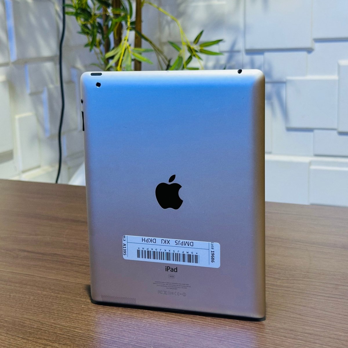 16GB Apple iPad 2 - WiFi - White