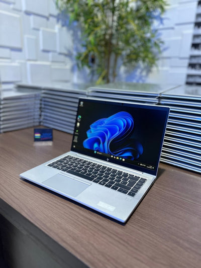 HP EliteBook 830 G7 - 10th Gen. Intel Core i5 - 256GB SSD - 8GB RAM - keyboard Light