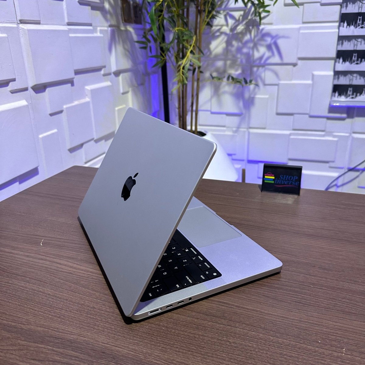 16 - inch Apple MacBook Pro 2021 M1 Pro - 500GB SSD - 16GB RAM - Touch ID - Keyboard Light