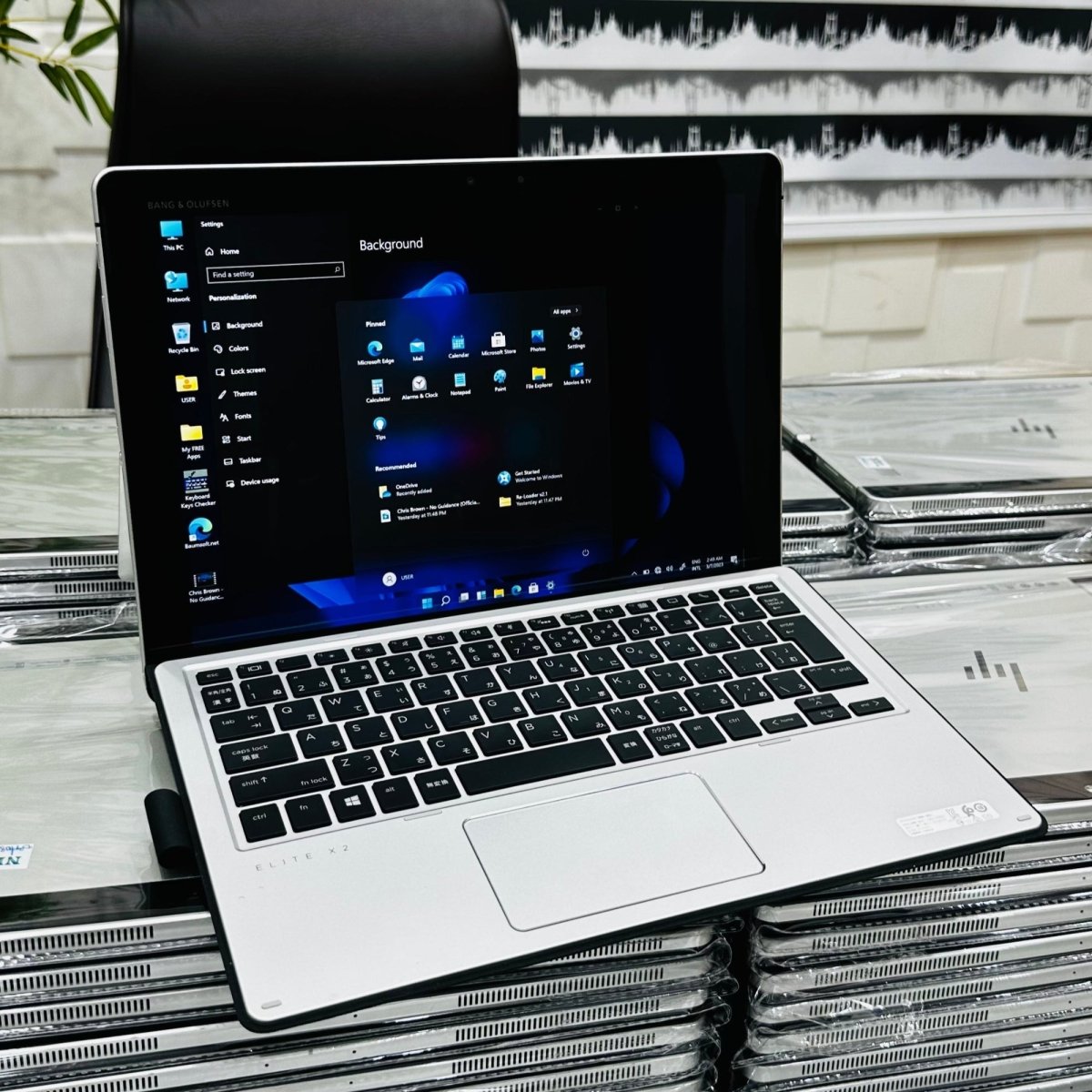 HP Elite x2 1012 G2 - 7th Gen. Intel Core i5 - 256GB SSD - 16GB RAM - Keypad Light - Touchscreen - Face ID