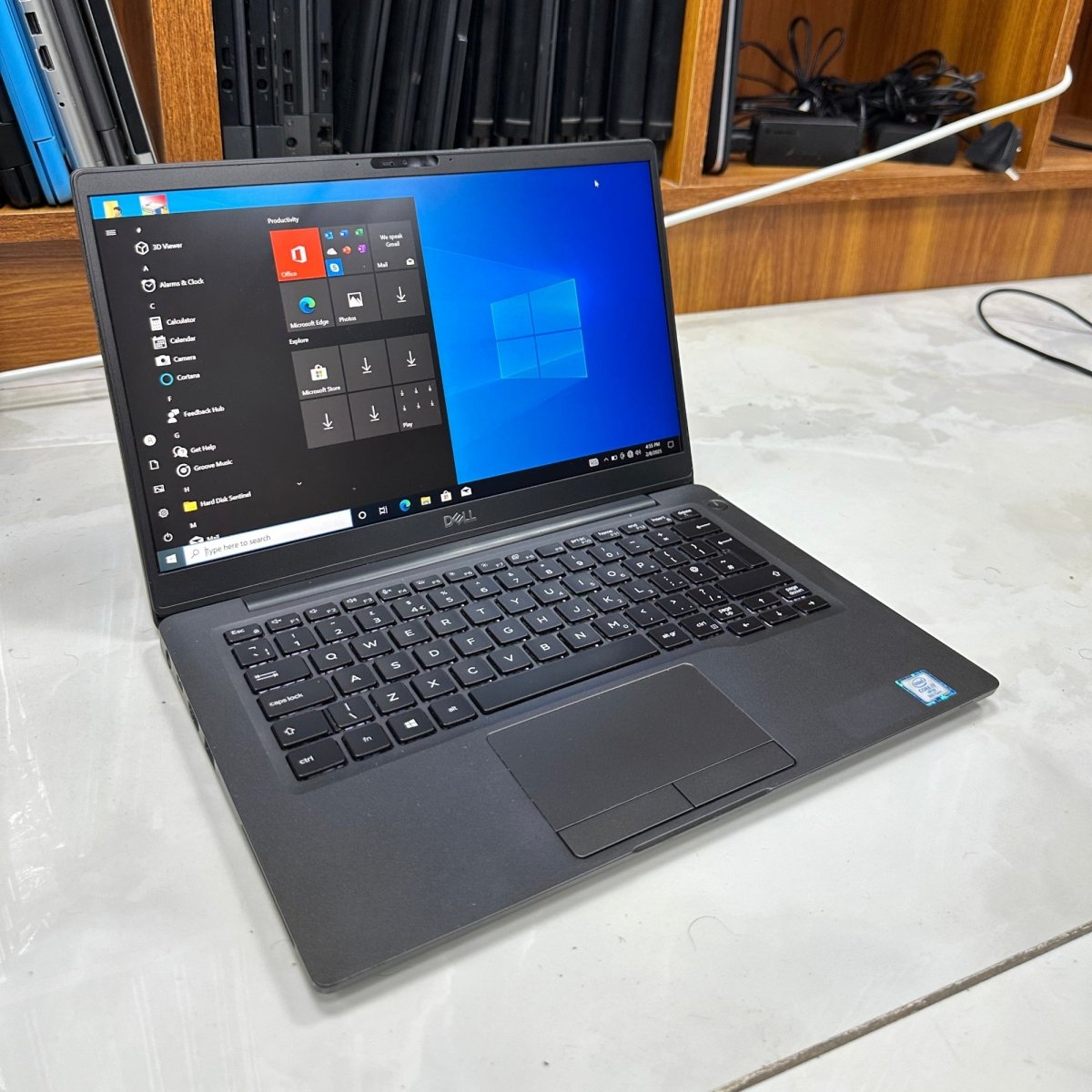 Dell Latitude 7400 - 8th Gen. Intel Core i5 - 256GB SSD - 16GB RAM - keyboard Light