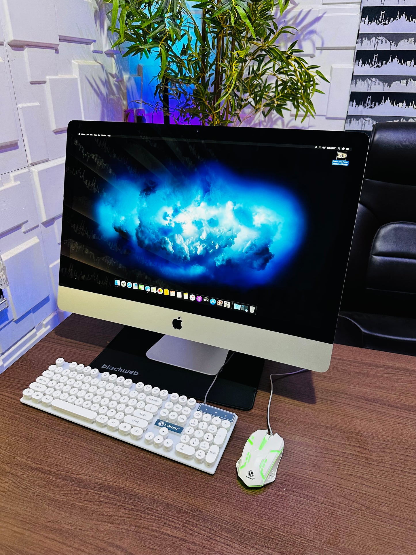 27-inch Apple iMac Retina 5K 2017 - Intel Core i7 - 2TB HDD + 128GB SSD - 16GB RAM - 8GB Radeon Pro 580 Graphics