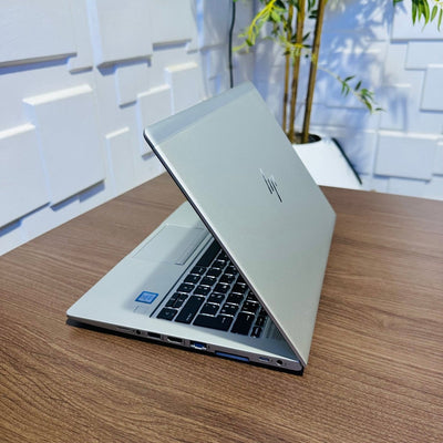 HP EliteBook 830 G5 - 8th Gen. Intel Core i5 - 256GB SSD - 8GB RAM - Keypad Light