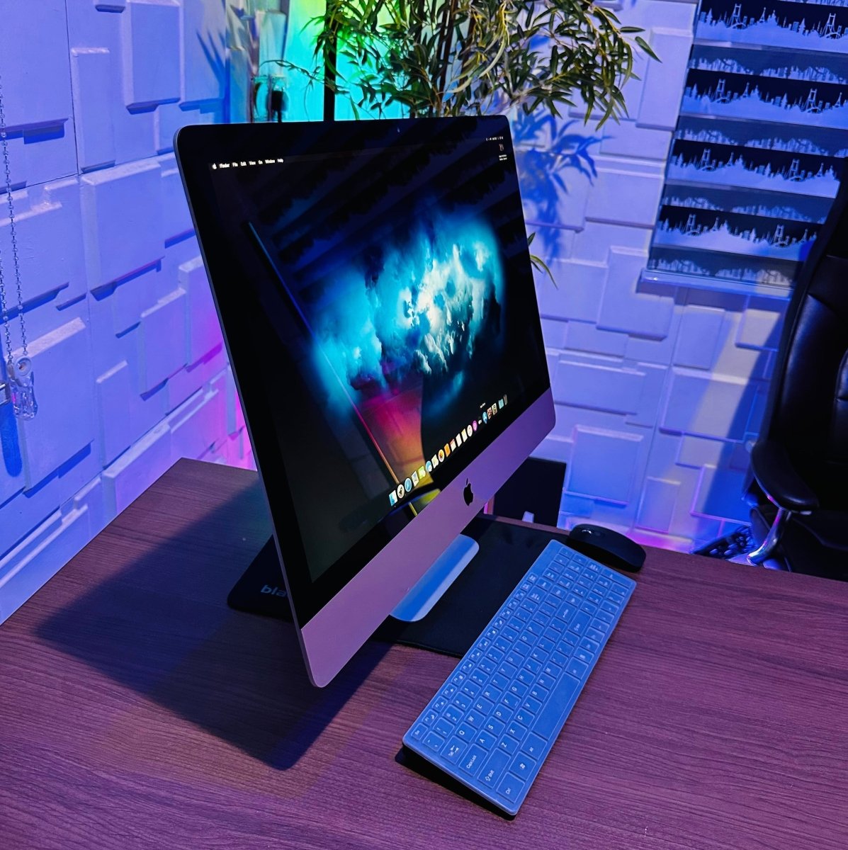 27 - inch Apple iMac 2013 - Intel Core i5 - 1TB HDD - 16GB RAM - 1GB Nvidia GeForce Graphics