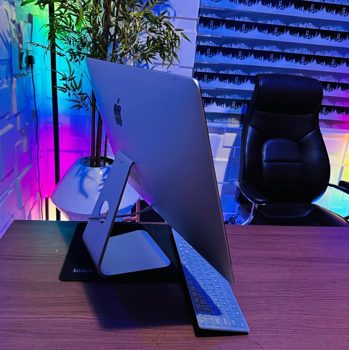 27 - inch Apple iMac 2013 - Intel Core i5 - 1TB HDD - 16GB RAM - 1GB Nvidia GeForce Graphics