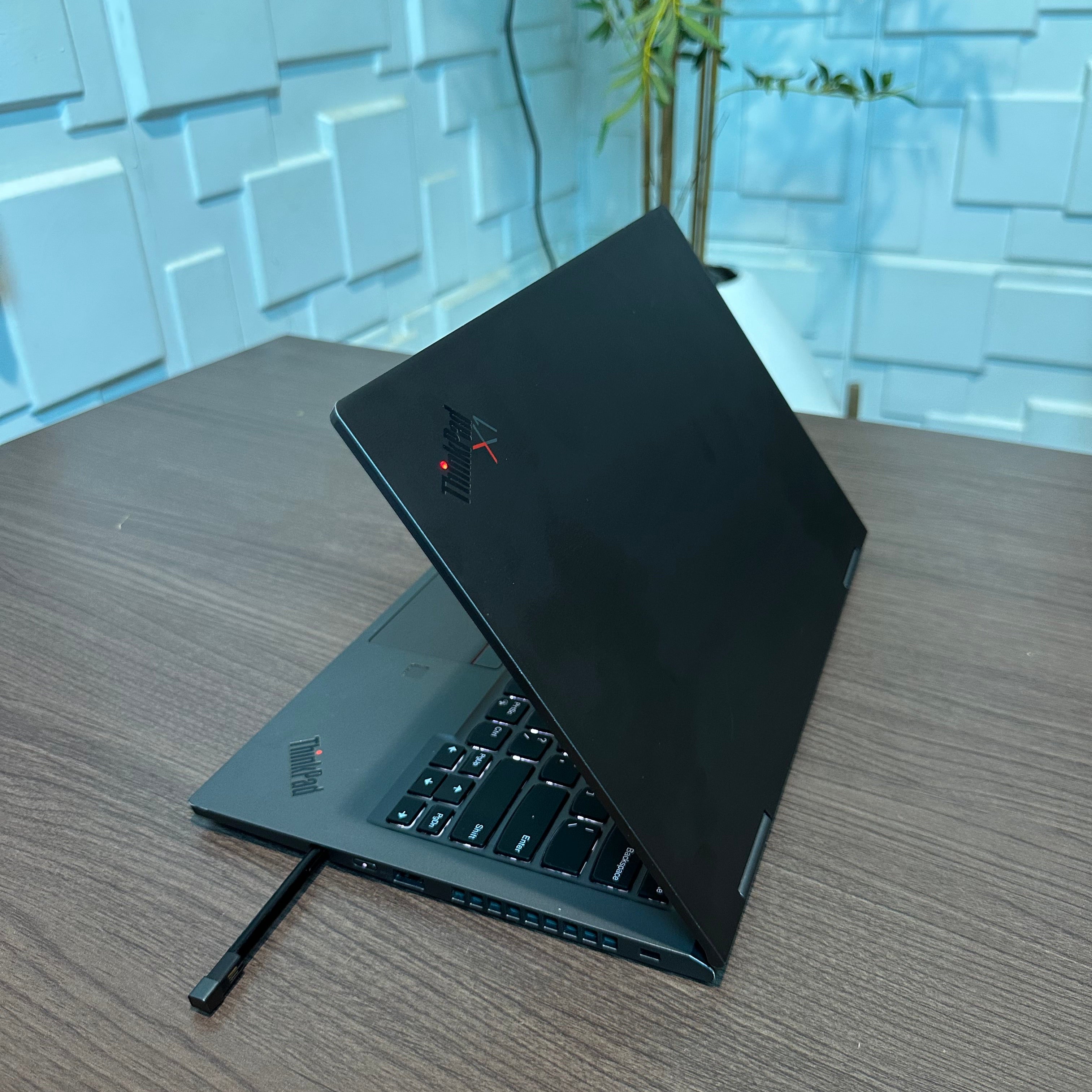 Lenovo ThinkPad X1 Yoga | 8th Gen Core i5 | 8GB RAM | 256GB SSD | Touchscreen | Backlit Keyboard