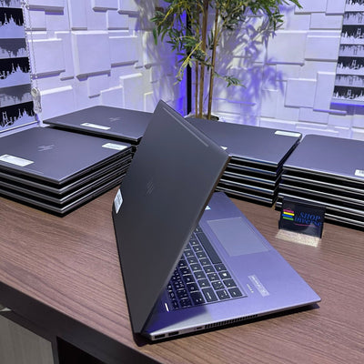 HP zBook Studio G5 - 8th Intel Core i7 - 512GB SSD - 16GB RAM - 4GB Nvidia Quadro - keyboard Light