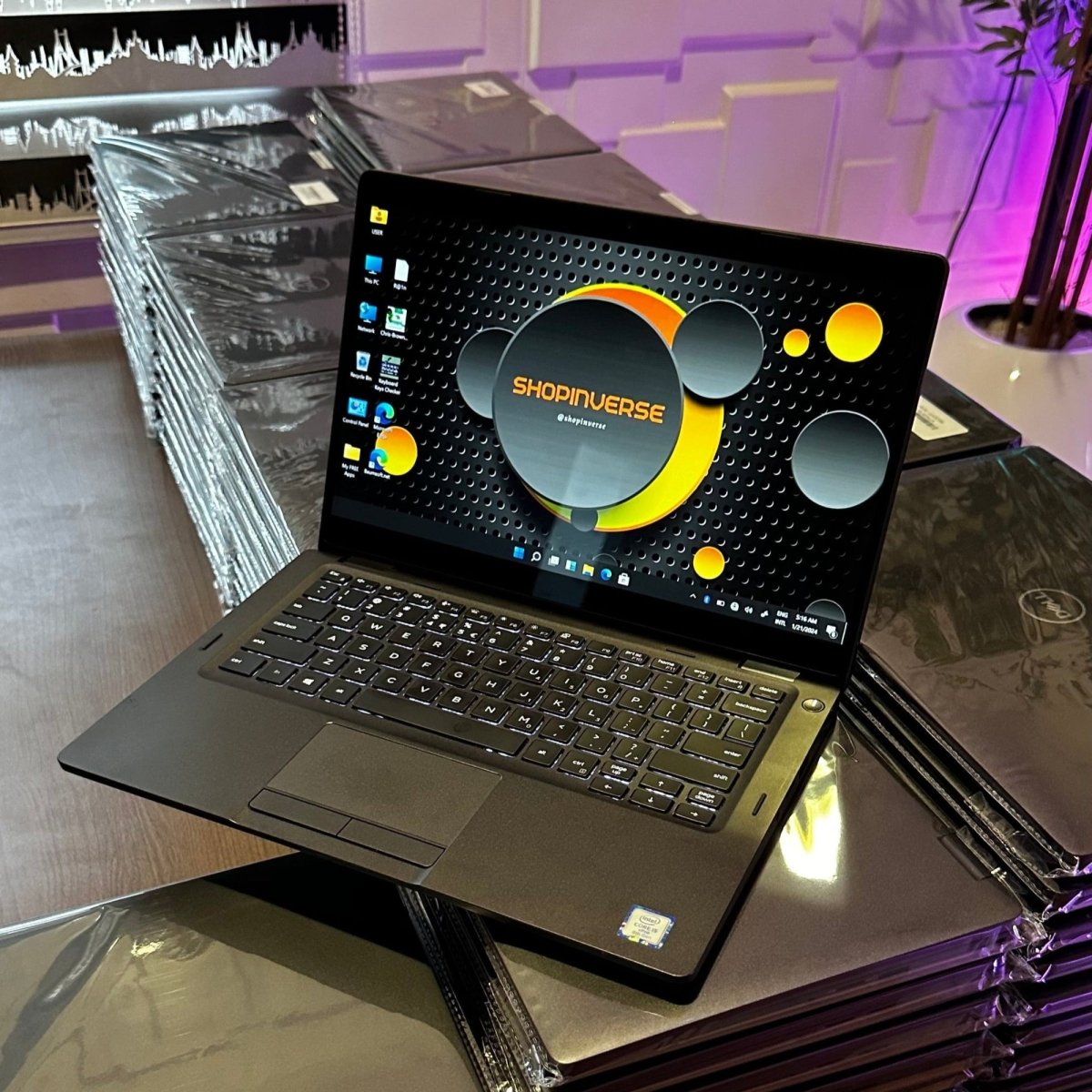 Dell Latitude 5300 - 8th Gen. Intel Core i5 - 256GB SSD - 16GB RAM - Touchscreen