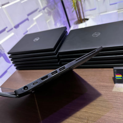 Dell Latitude 7490 - 8th Gen. Intel Core i7 - 256GB SSD - 16GB RAM - Keyboard Light